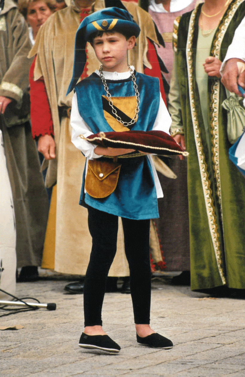 Enfant en costume médiéval
